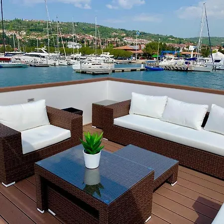בית נופש Floating Sea House Aurora *