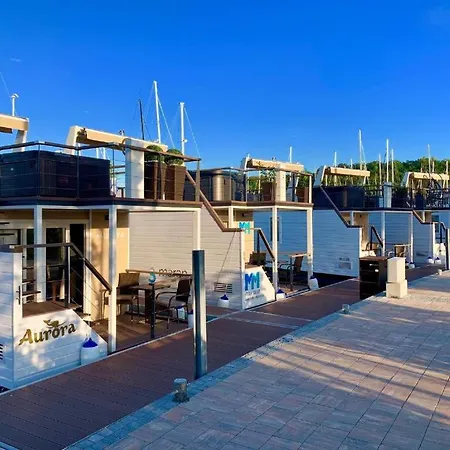 Počitniška hiša Floating Sea House Aurora