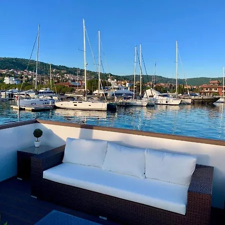 Holiday home Floating Sea House Aurora