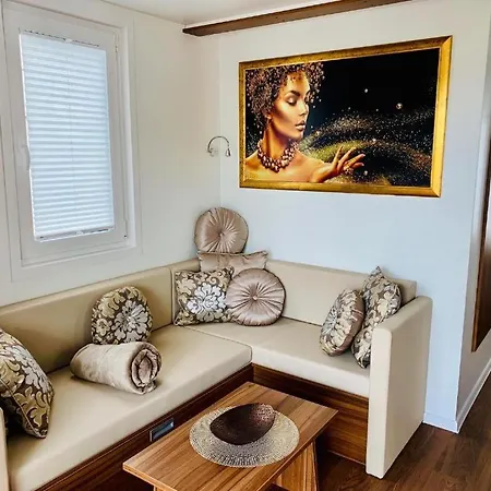 בית נופש Floating Sea House Aurora *