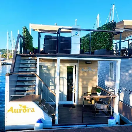 Počitniška hiša Floating Sea House Aurora