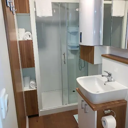 Floating Sea House Aurora בית נופש בפורטורוז