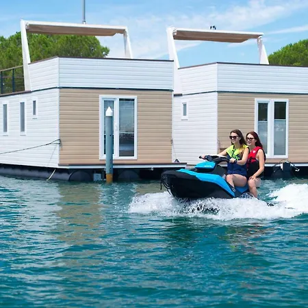 Floating Sea House Aurora