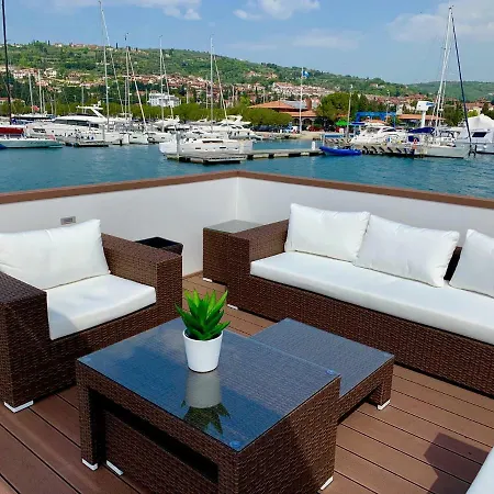 Floating Sea House Aurora