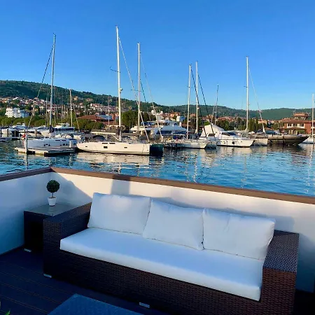 Floating Sea House Aurora Holiday home *