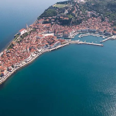 Počitniška hiša Floating Sea House Aurora