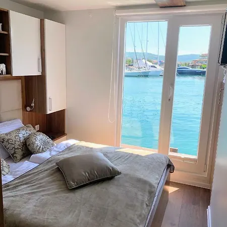 Floating Sea House Aurora