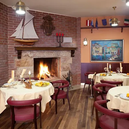 Floating Sea House Aurora Počitniška hiša