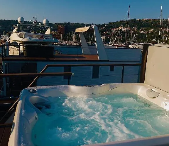 Floating Sea House Aurora Casa de Férias Portorož