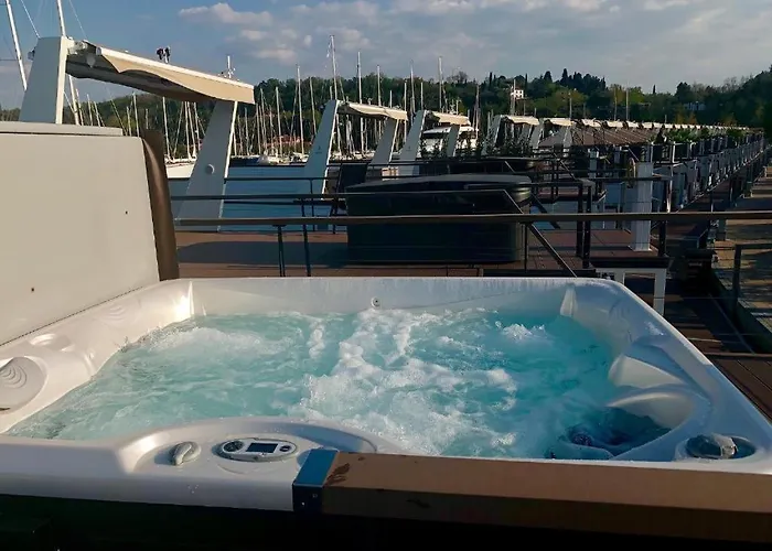 Floating Sea House Aurora * Portorož