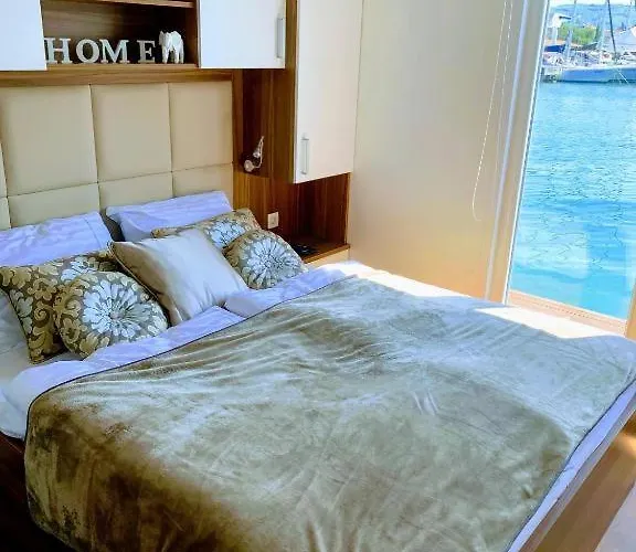 Floating Sea House Aurora Casa de Férias