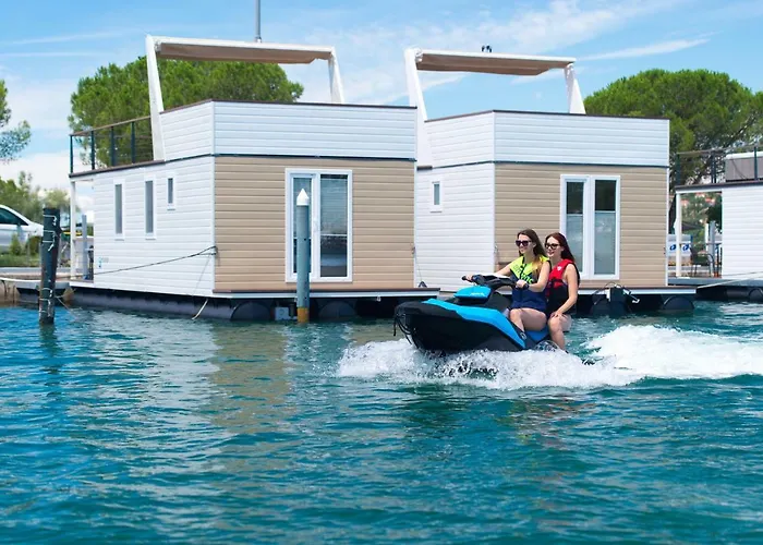 Floating Sea House Aurora