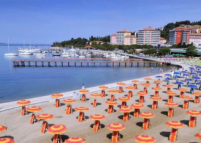 Floating Sea House Aurora